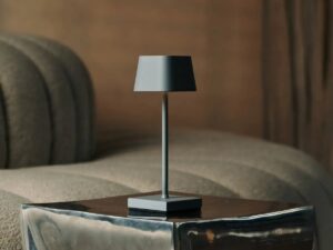 Sarphati Mini Mouse Grijs Draadloze tafellamp -WiReless oplaadbaar via laadstation, dimbare lamp en 3 lichtmodi