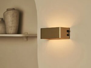 Tessa gouden draadloze wandlamp inclusief afstandsbediening, 20 lichtmodi, dimable, magnetisch suspensiesysteem en met bewegingssensor