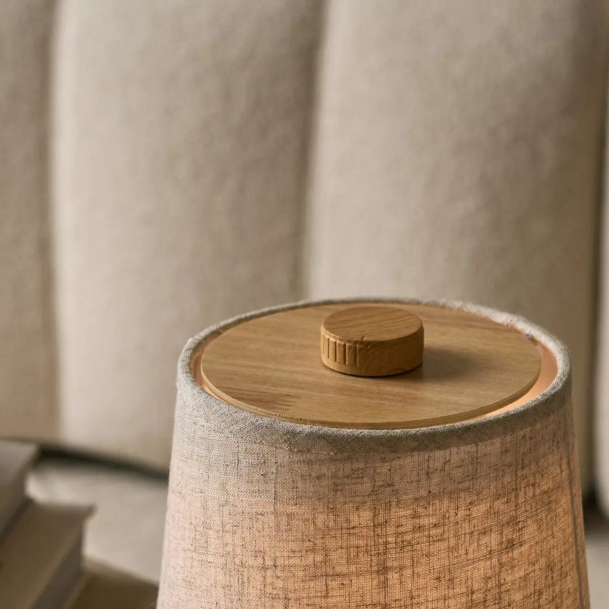 Rover Lichtbruine Houten Oplaadbare Lamp | Snoerloos, dimbaar met stoffen kap - Afbeelding 6