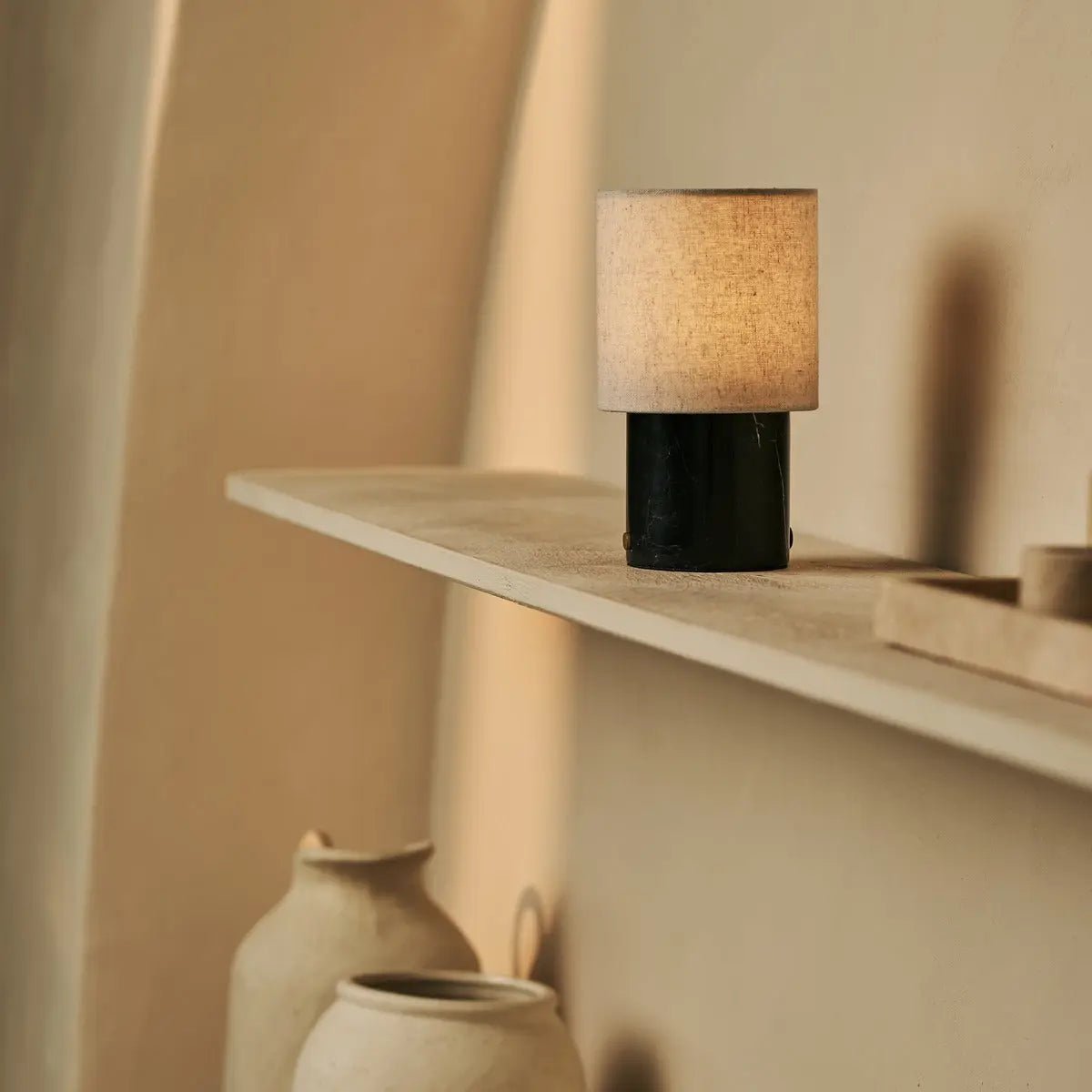 Onoda Black / Nero Marquina - Marmeren oplaadbare tafellamp - met linnen verwisselbare lampenkap en oplaadbaar ontwerp - Afbeelding 6