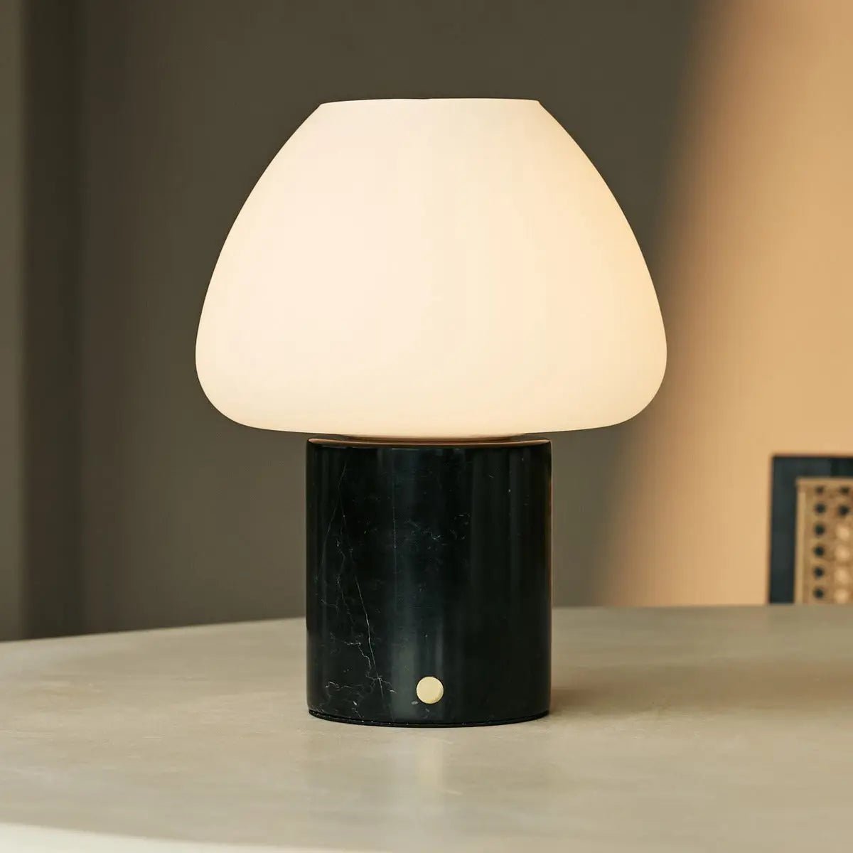 Ostade Black / Nero Marquina - Uniek oplaadbare marmeren tafellamp met 3 lichte kleuren en dimfunctie - Afbeelding 2