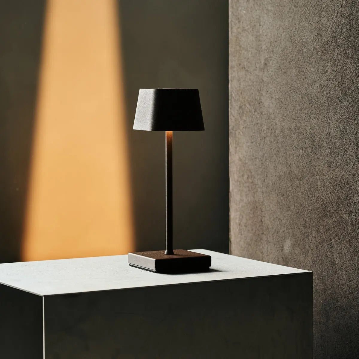 Sarphati Mini Mocha Bruin Draadloze tafellamp - Draadloos oplaadbaar via laadstation, dimbare lamp en 3 lichtmodi - Afbeelding 8