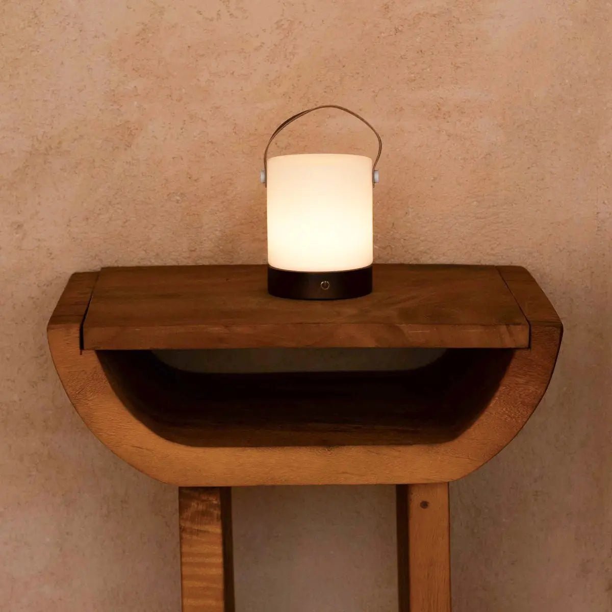 Avery donkerbruine oplaadbare houten tafellamp – draadloos en dimbaar met leren band - Afbeelding 19