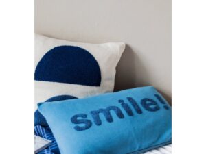 Smile Pillow Blue, Punch Naald -borduurwerk