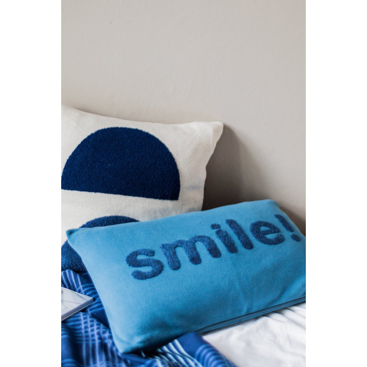 Smile Pillow Blue, Punch Naald -borduurwerk