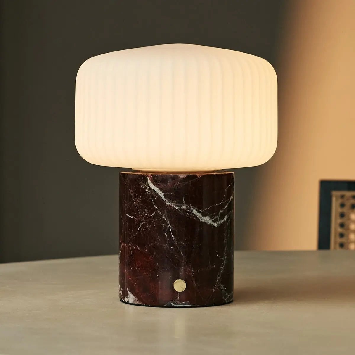 Renoir Red / Rosso Levanto - Marmeren oplaadbare tafellamp - Draadloos, USB -oplaadbaar en tot 100 uur verlichting - Afbeelding 6