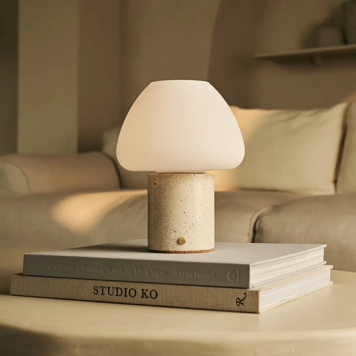OSTADE Beige / Travertino Classico - Unieke travertine oplaadbare tafellamp met 3 lichte kleuren en dimfunctie - Afbeelding 10