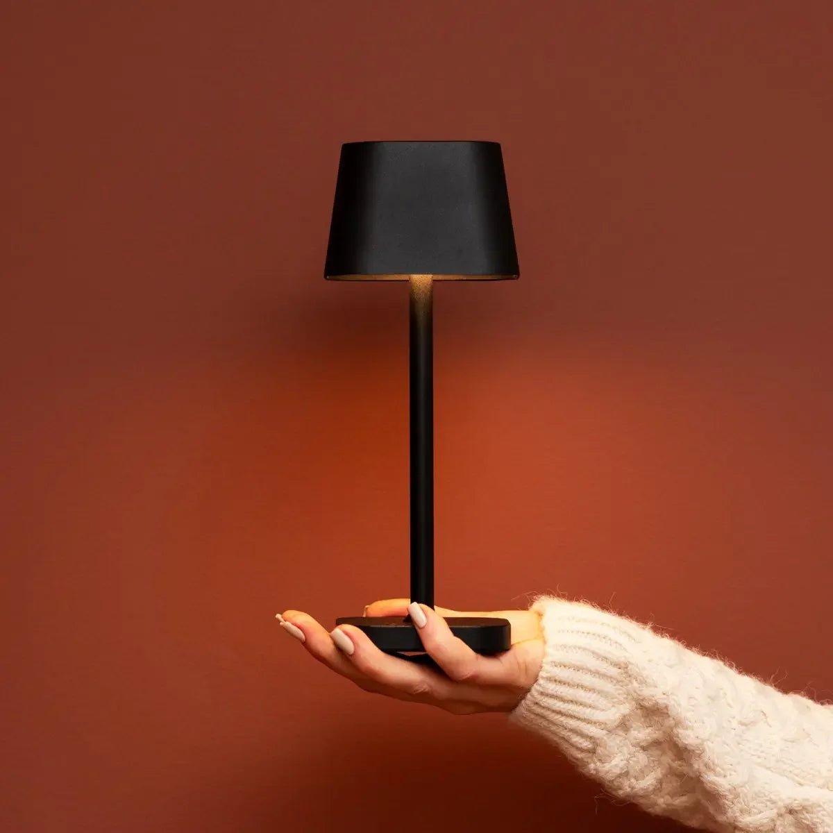 Ava Zwarte Oplaadbare Tafellamp | Slanke draadloze verlichtingsoplossing - Afbeelding 8