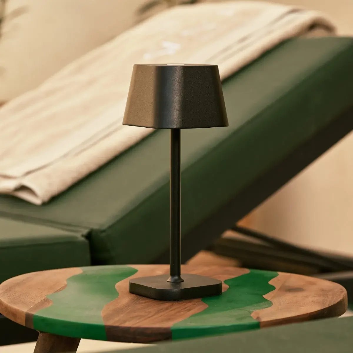 Ava Zwarte Oplaadbare Tafellamp | Slanke draadloze verlichtingsoplossing - Afbeelding 9