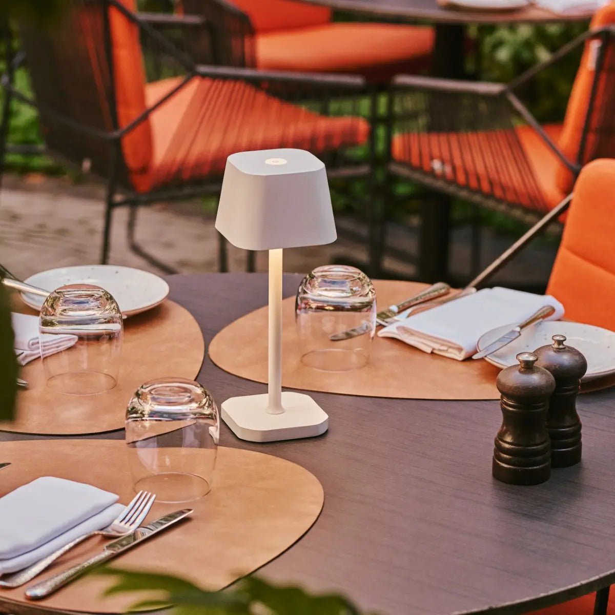 Ava witte oplaadbare tafellamp – stijlvolle, draadloze en dimbare verlichting - Afbeelding 9