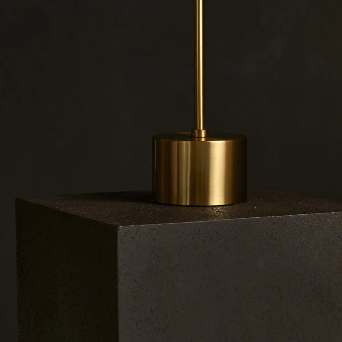 Livia goudkleurige metalen lamp met hout – verstelbare LED, Scandinavisch design voor kantoor en woonkamer - Afbeelding 4