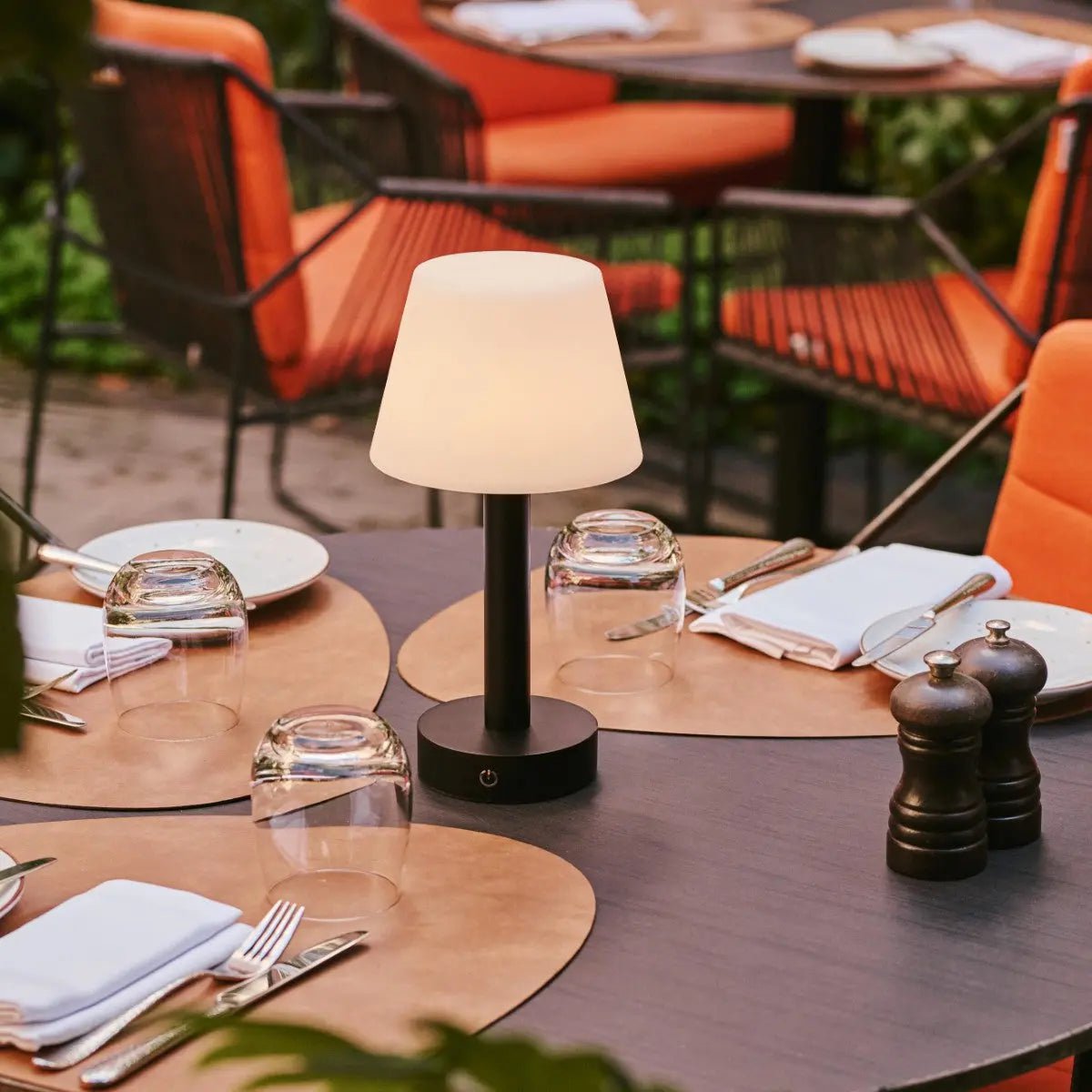 Zoë Zwarte Houten Oplaadbare Tafellamp | Dimbaar en draagbaar | Batterijduur van 80 uur - Afbeelding 12