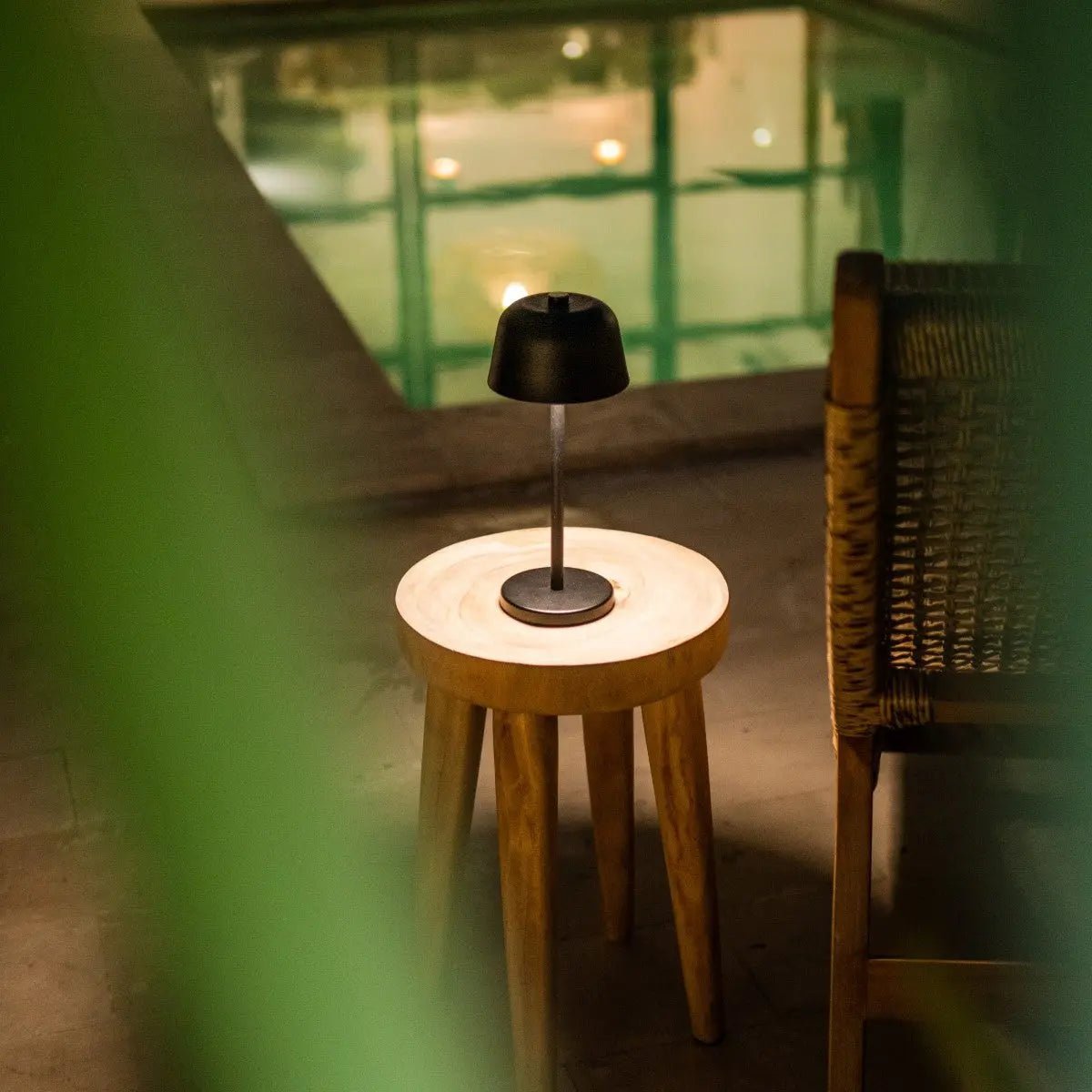 Anton Zwarte Oplaadbare Tafellamp | Stijlvolle en draadloze verlichting - Afbeelding 12