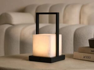 Nola oplaadbare tafellamp gemaakt van albast. Drie lichtmodi en oplaadbaar