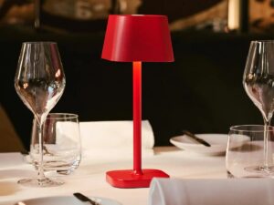 Ava Berry Red oplaadbare tafellamp | Stijlvol, draadloos lamp en dimbaar