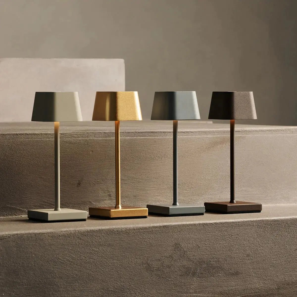 Combi Set Professional-4 x Sarphati Mini Mouse Gray oplaadbare tafellampen & 1 x Amstel Wireless Laying Station met Qi-Technology - Afbeelding 10