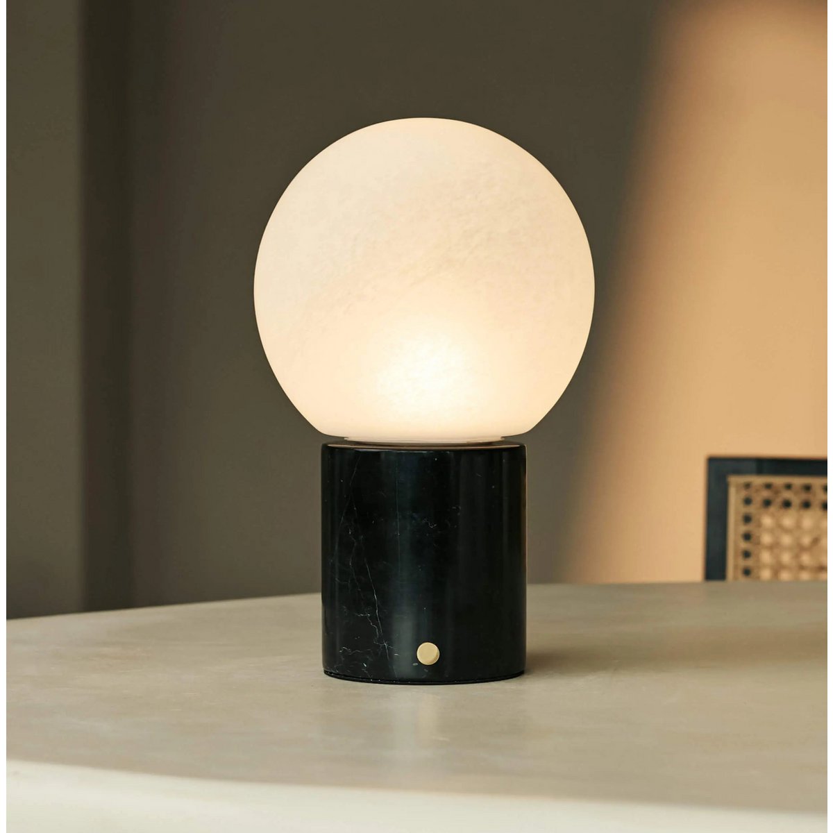 Metsu Black / Nero Marquina - Classic Marmeren oplaadbare tafellamp met 3 lichte kleuren en dimfunctie - Afbeelding 4