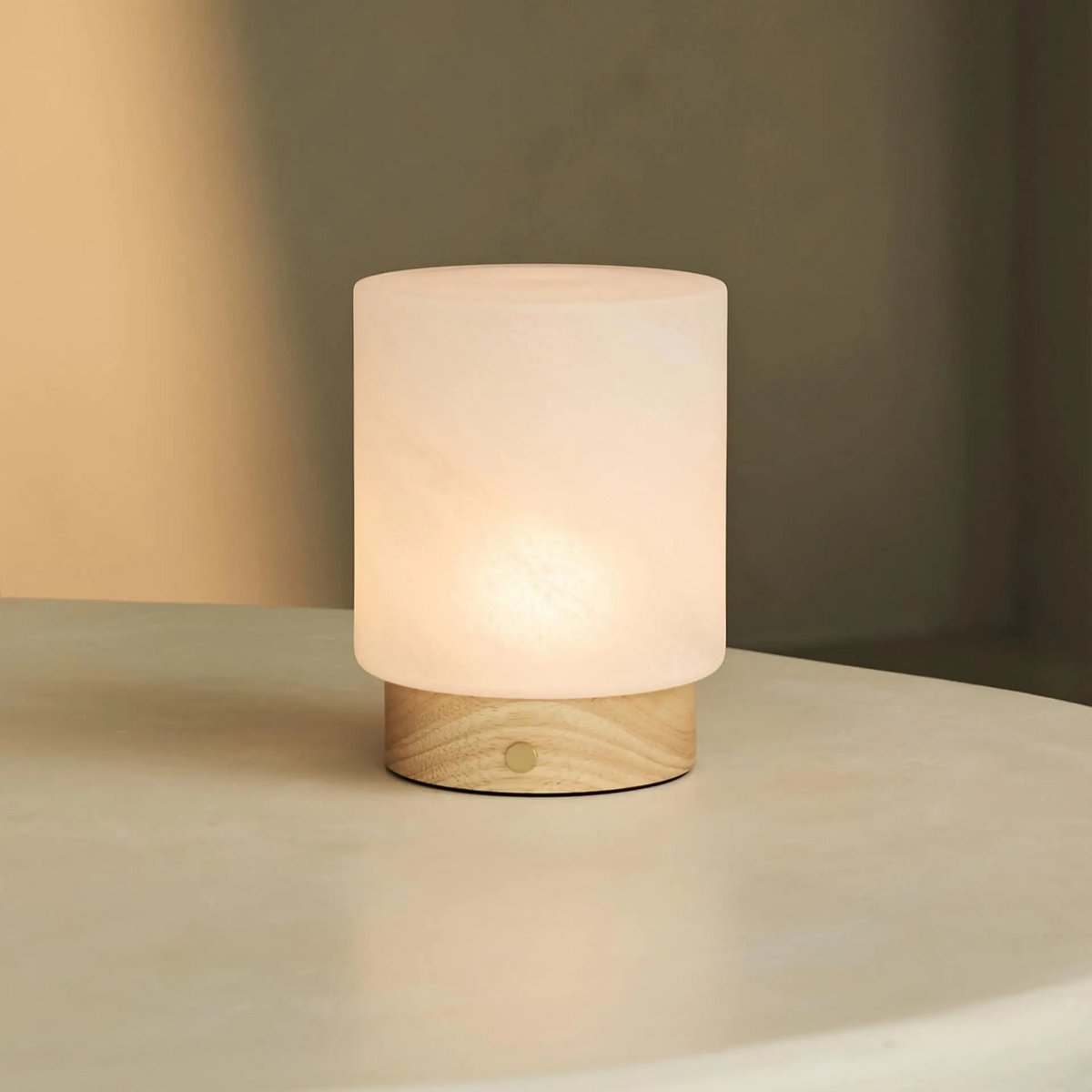 Pien lichtbruine houten tafellamp - oplaadbaar, dimbaar en tot 100 uur batterij - Afbeelding 3