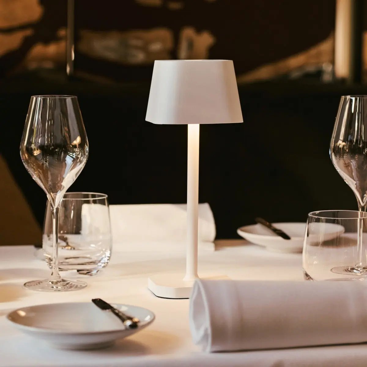 Ava witte oplaadbare tafellamp – stijlvolle, draadloze en dimbare verlichting