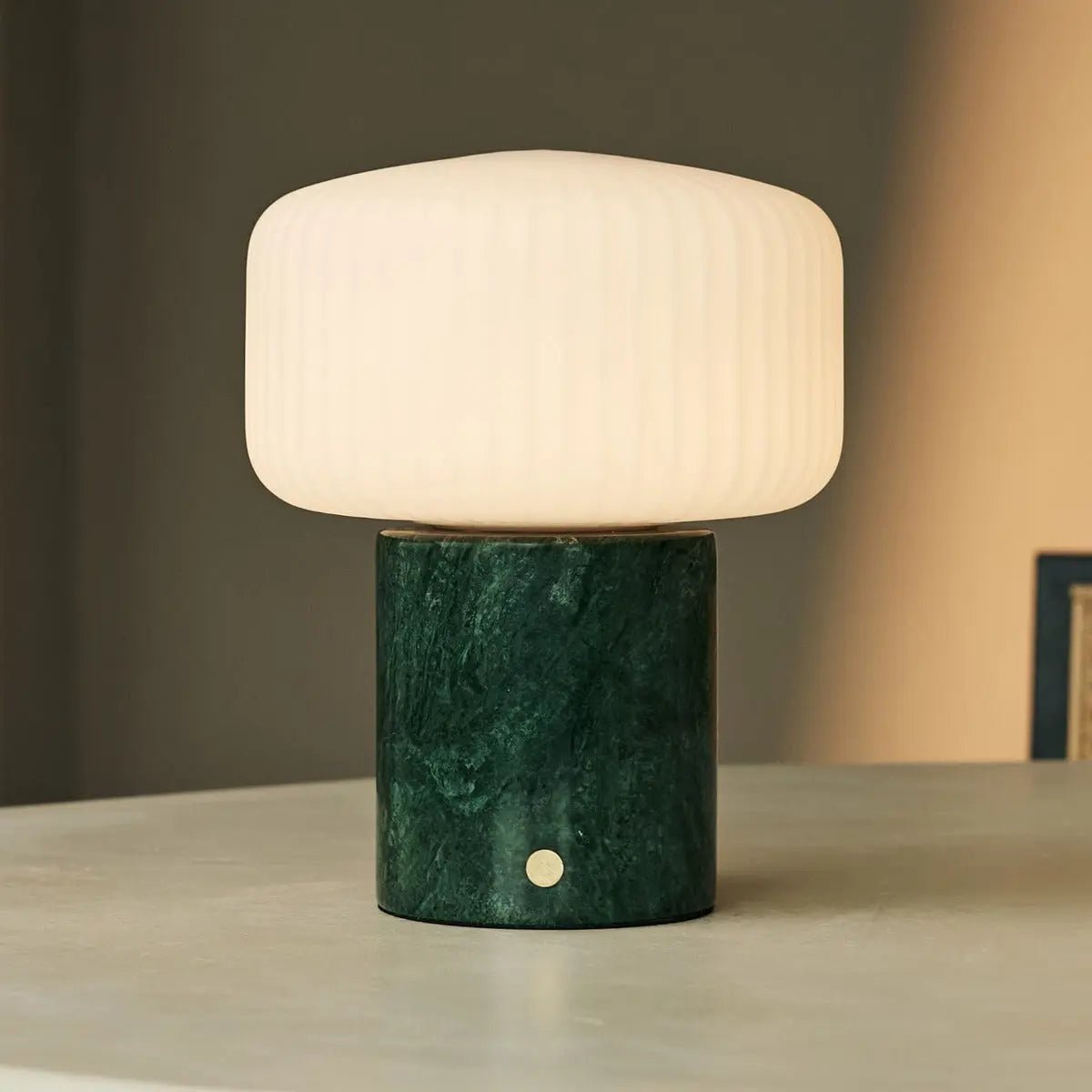Renoir Green / Verde Alpi - Marmeren oplaadbare tafellamp - Draadloos, USB -oplaadbaar en tot 100 uur verlichting - Afbeelding 2