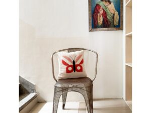 Butterfly kussenroze, zacht katoenen gebreide met punchneedle -borduurwerk.