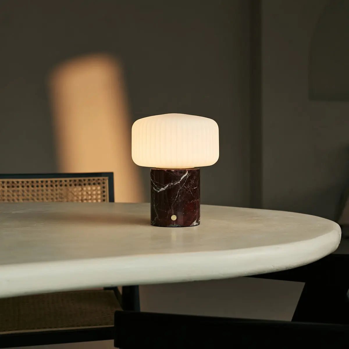 Renoir Red / Rosso Levanto - Marmeren oplaadbare tafellamp - Draadloos, USB -oplaadbaar en tot 100 uur verlichting - Afbeelding 12