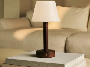 Zoë Donkerbruine Houten Oplaadbare Tafellamp | Dimbaar, USB-C, batterijduur van 80 uur