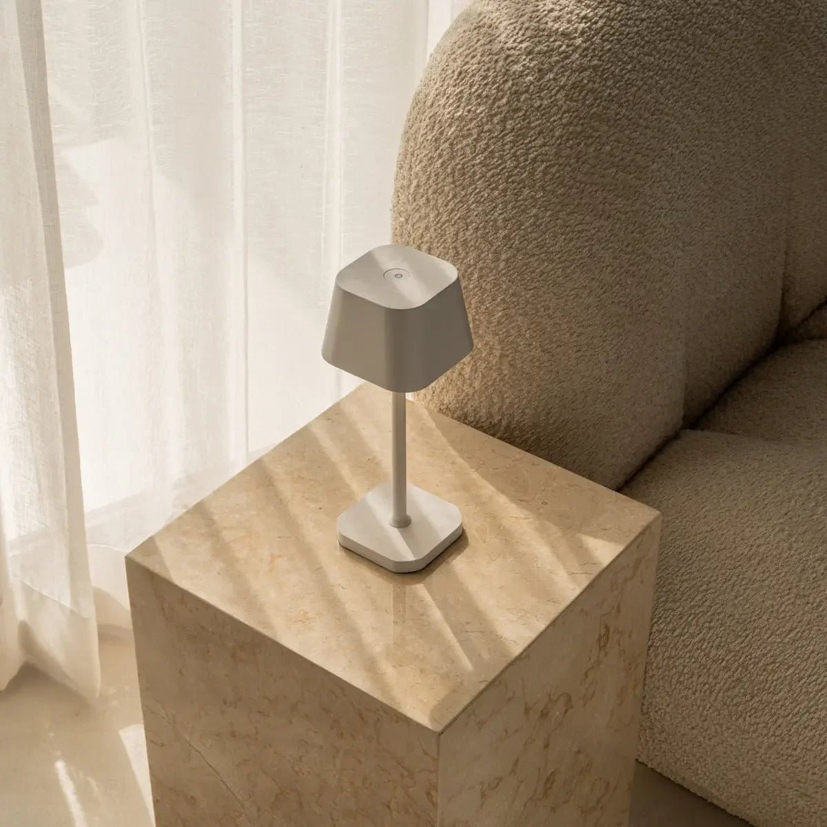 Ava witte oplaadbare tafellamp – stijlvolle, draadloze en dimbare verlichting - Afbeelding 3