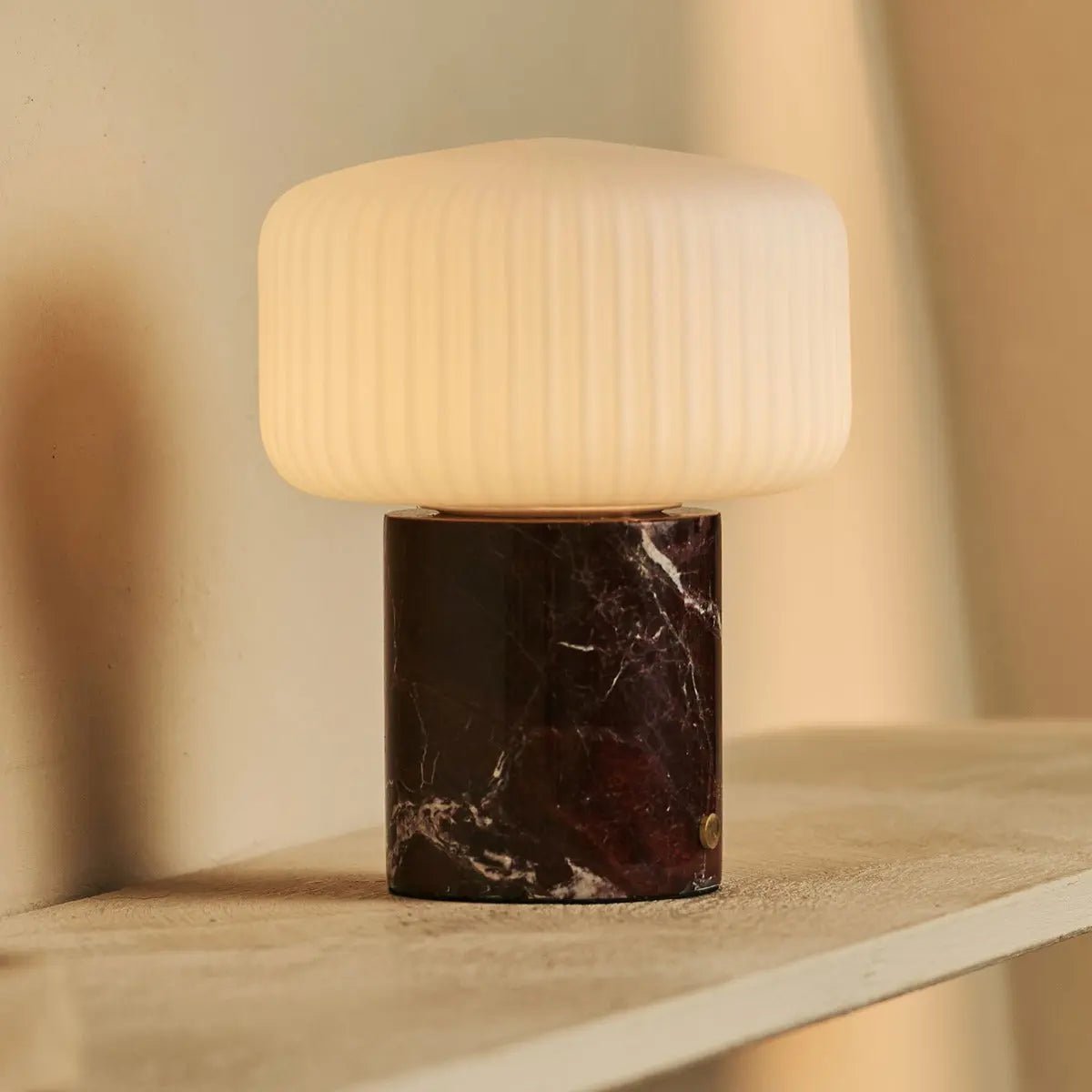 Renoir Red / Rosso Levanto - Marmeren oplaadbare tafellamp - Draadloos, USB -oplaadbaar en tot 100 uur verlichting - Afbeelding 4