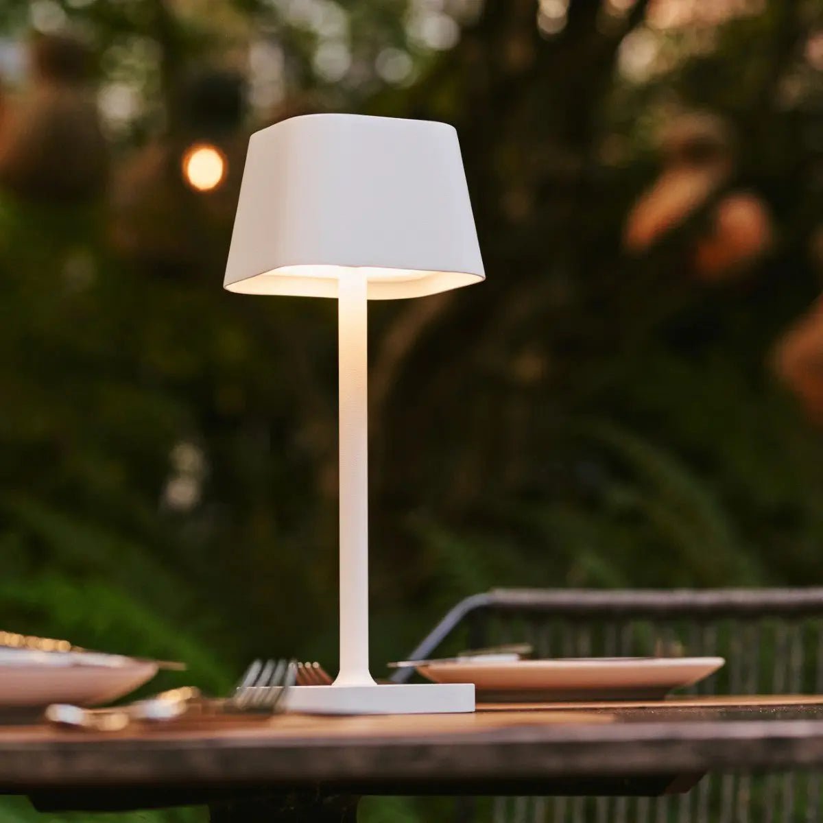 Ava witte oplaadbare tafellamp – stijlvolle, draadloze en dimbare verlichting - Afbeelding 2