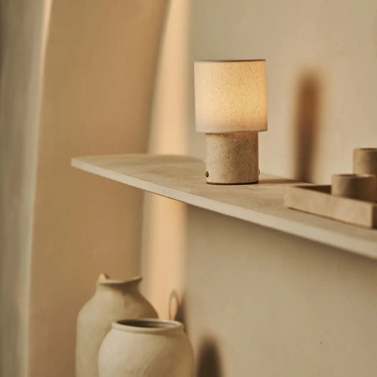 Dou Beige / Travertino Classico - Travertine oplaadbare tafellamp - draadloos, 3 lichte modi en met linnen verwisselbare lampenkap - Afbeelding 2