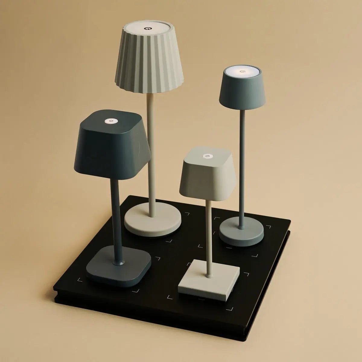 Combi Set Professional-4 X Wouter Mocha Brown Oplaadbare tafellampen & 1 x Amstel Wireless Laying Station met Qi-Technology - Afbeelding 13