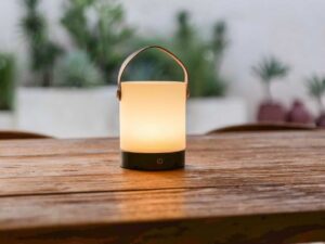 Avery donkerbruine oplaadbare houten tafellamp – draadloos en dimbaar met leren band