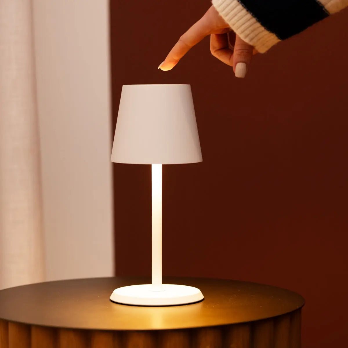 James White oplaadbare tafellamp – draadloos, dimbaar en elegant - Afbeelding 2