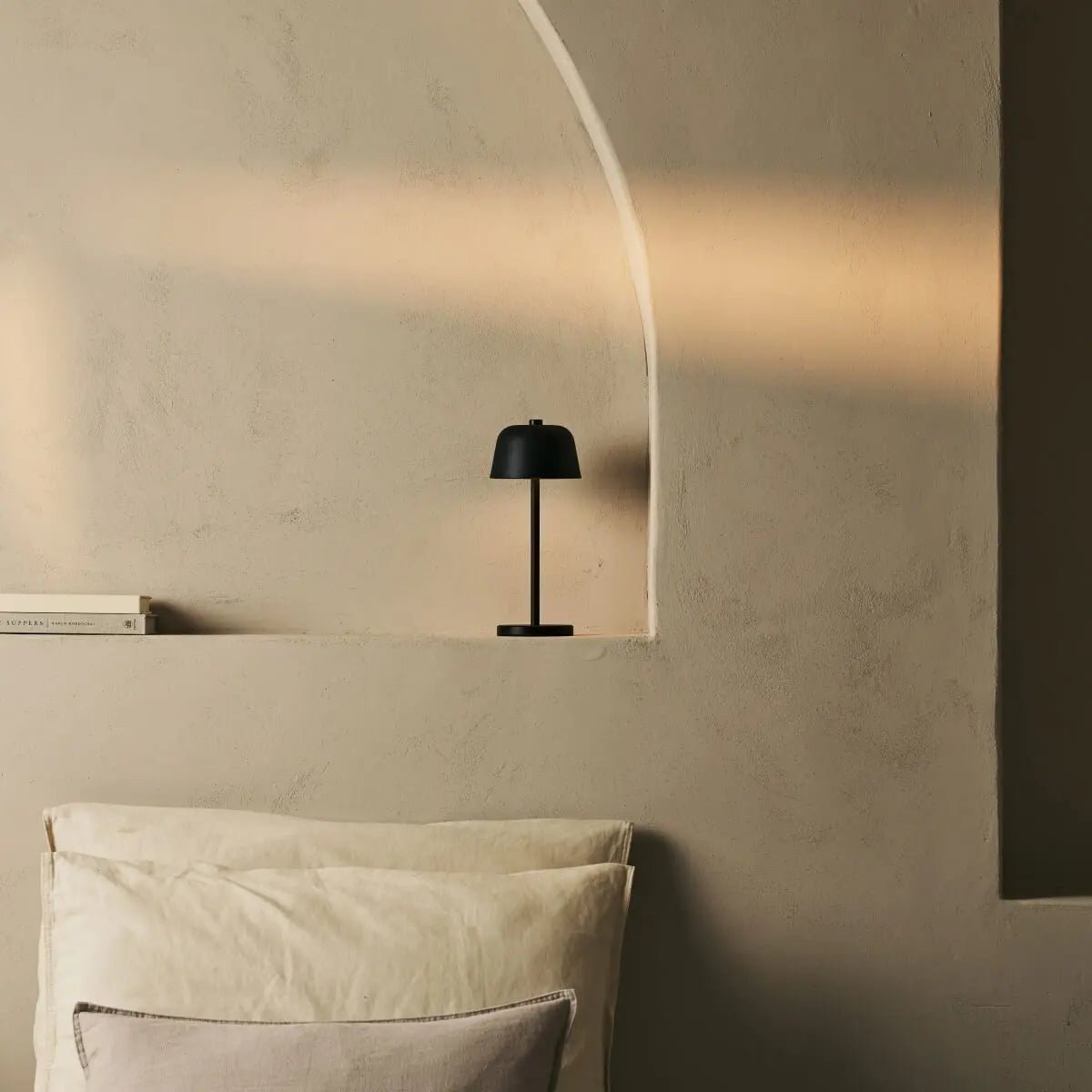 Anton Zwarte Oplaadbare Tafellamp | Stijlvolle en draadloze verlichting - Afbeelding 5