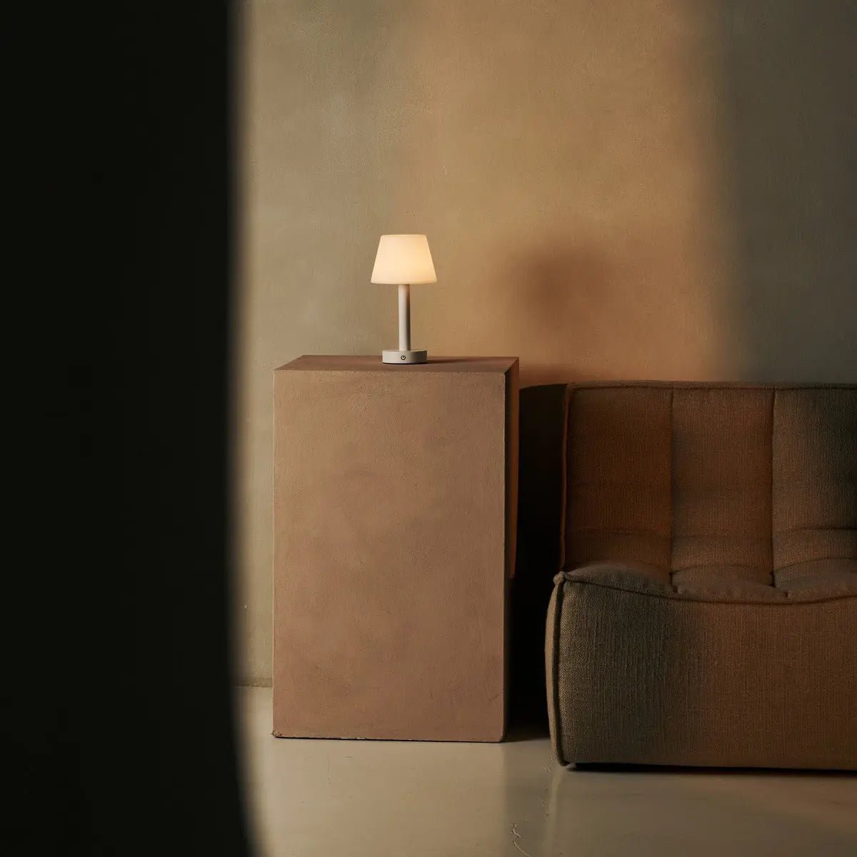 Zoë Witte Houten Oplaadbare Tafellamp | Draadloos, dimbaar, USB-C, batterij met een levensduur van 80 uur - Afbeelding 13