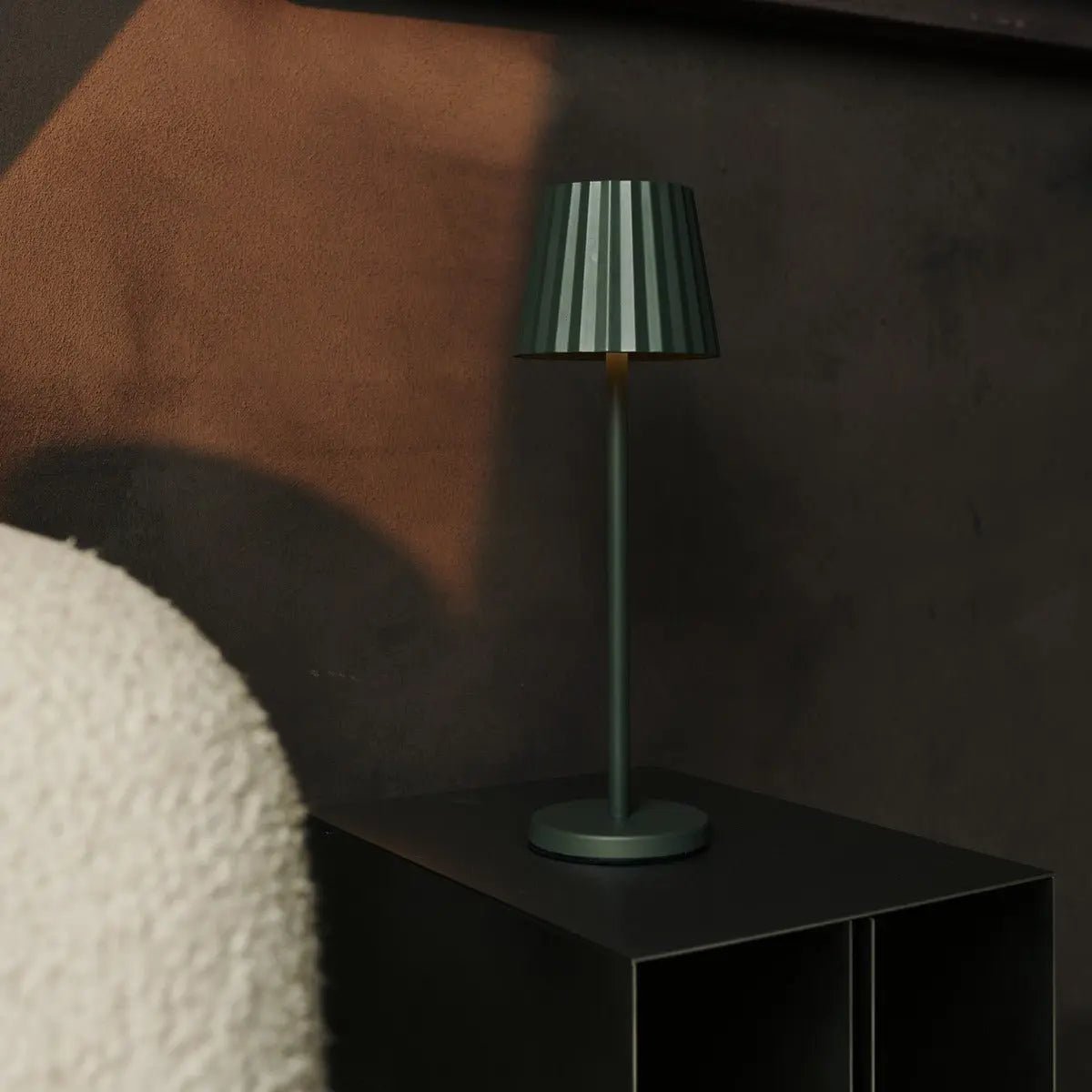 Combi Set Professional-4 x Maya Olive Green Oplaadbare tafellampen en 1 x Amstel Wireless Laying Station met Qi-Technology - Afbeelding 14