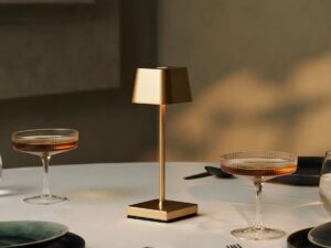 Sarphati Mini Gold draadloze tafellamp perfect voor horeca -industrie - draadloos oplaadbaar via laadstation, dimbare lamp en 3 lichtmodi