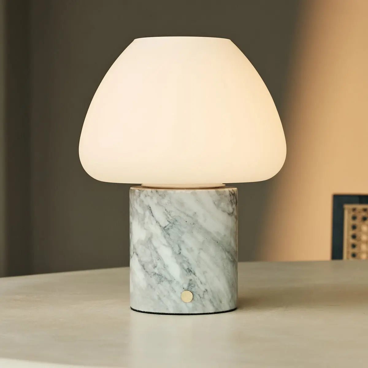 OSTADE WIT / BIANCO STATUARIETTO - Uniek oplaadbare marmeren tafellamp met 3 lichte kleuren en dimfunctie - Afbeelding 6