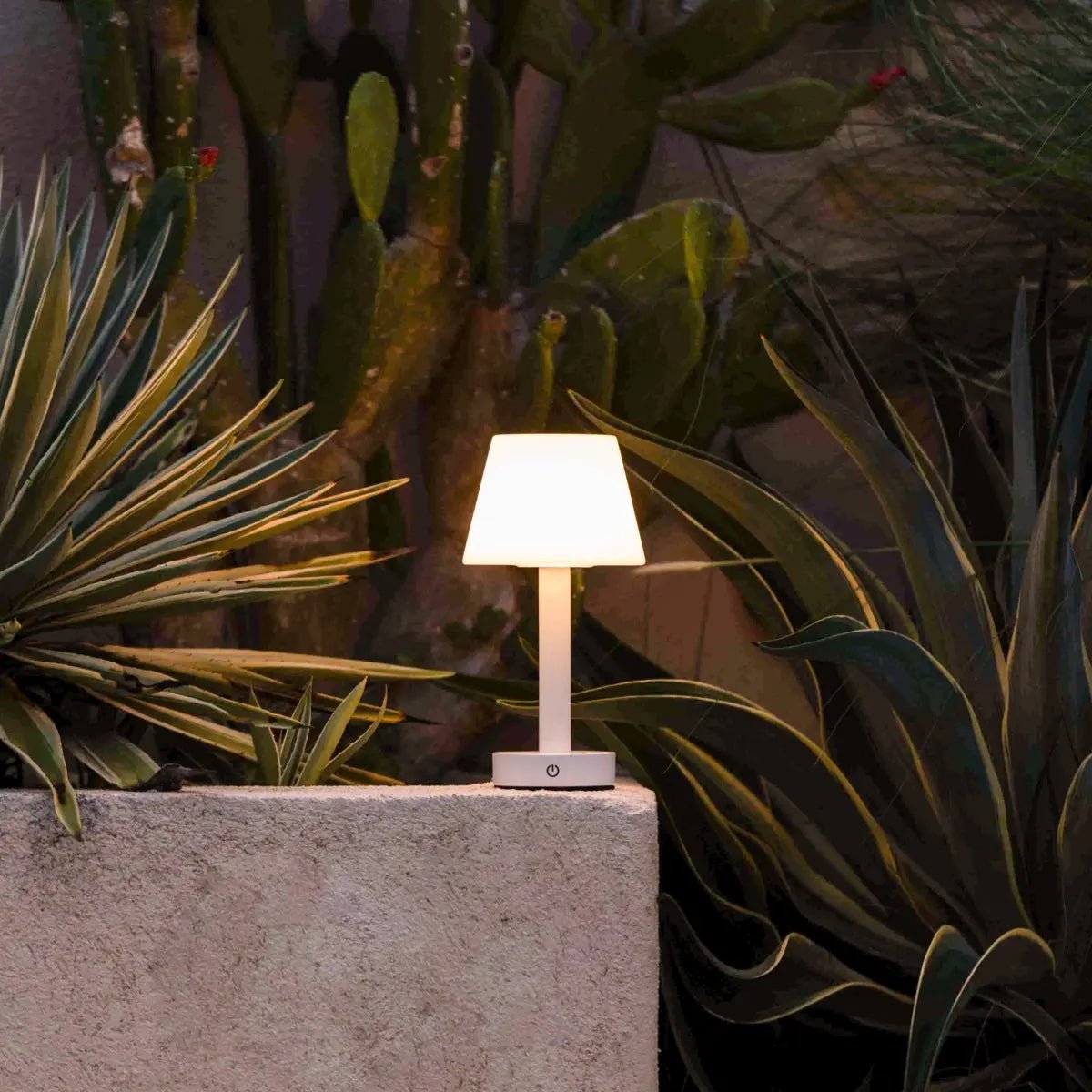 Zoë Witte Houten Oplaadbare Tafellamp | Draadloos, dimbaar, USB-C, batterij met een levensduur van 80 uur - Afbeelding 7