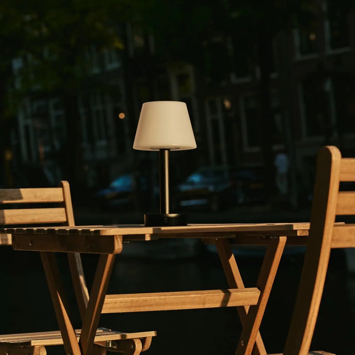 Zoë Zwarte Houten Oplaadbare Tafellamp | Dimbaar en draagbaar | Batterijduur van 80 uur - Afbeelding 7