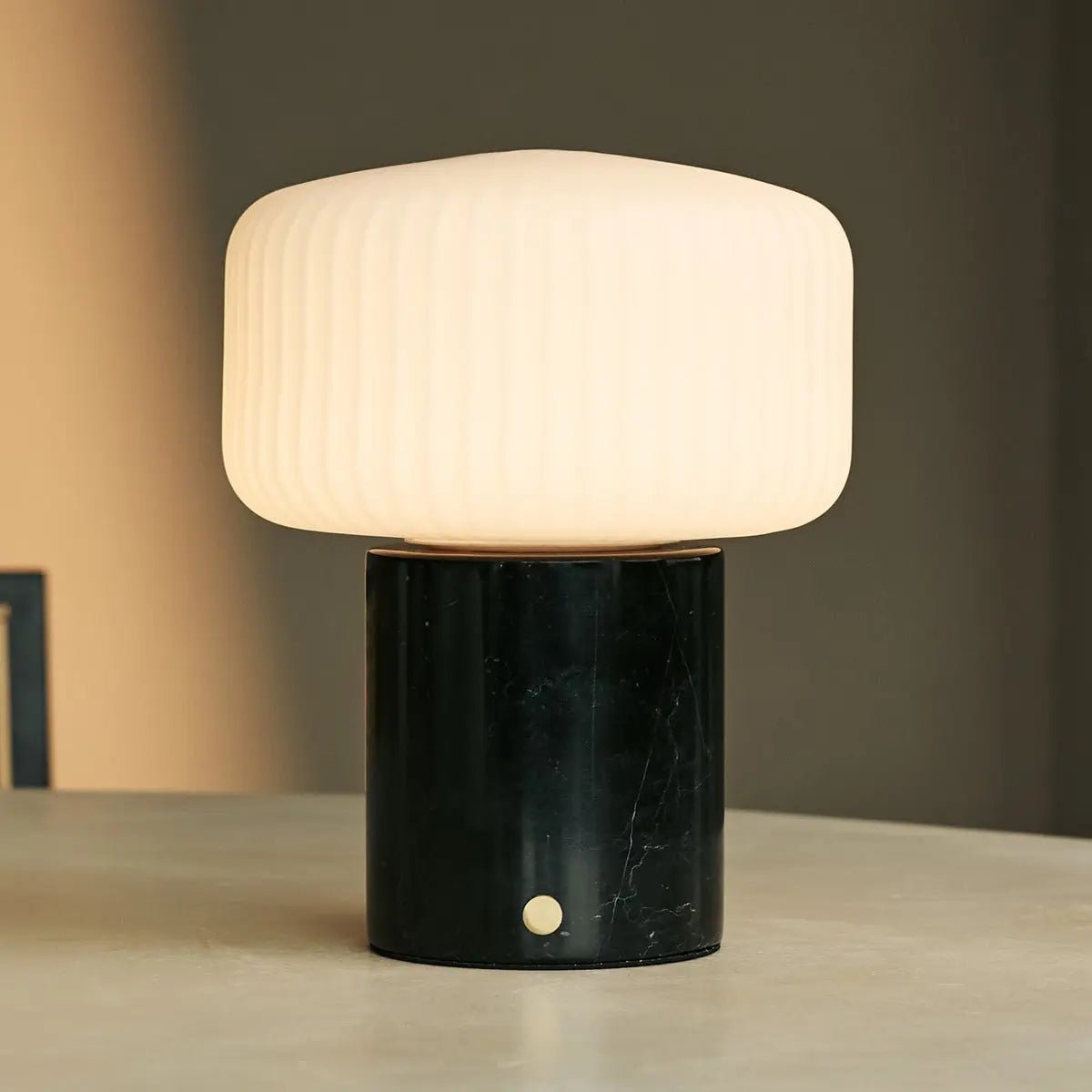 Renoir Black / Nero Marquina - Marmeren oplaadbare tafellamp - draadloos, USB -oplaadbaar en tot 100 uur verlichting - Afbeelding 6