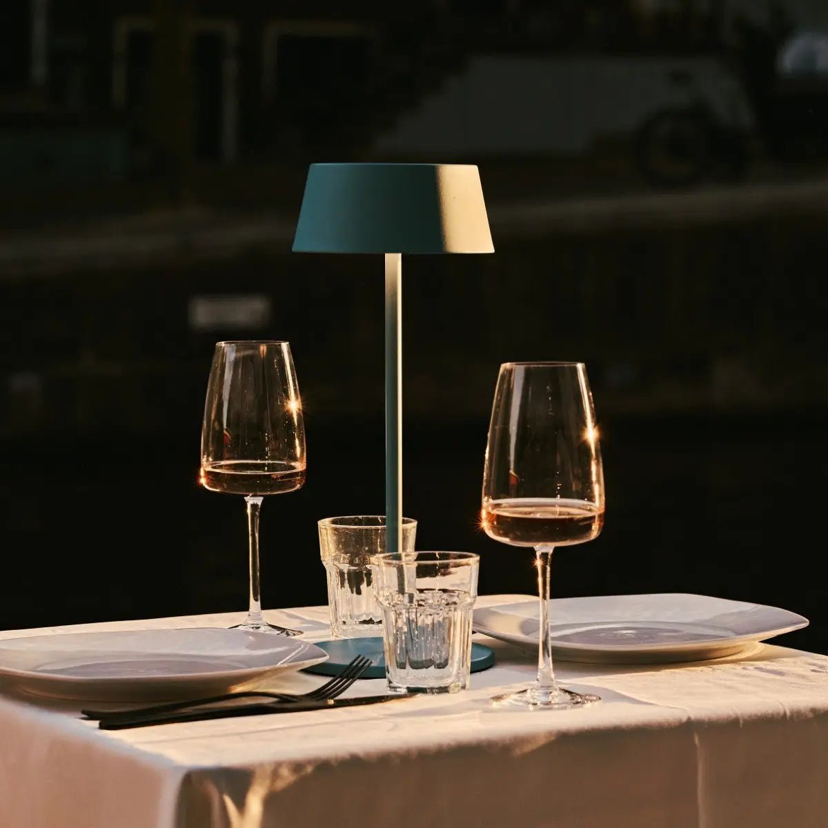 Hugo Amsterdams Blauwe Oplaadbare Ijzeren Tafellamp - Dimbaar, Stijlvol & Snoerloos - Afbeelding 6