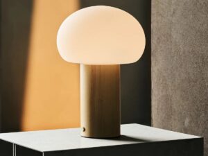 Sam lichtbruine houten tafellamp met glas en oplaadbare batterij | Dimbare en veelzijdige verlichting