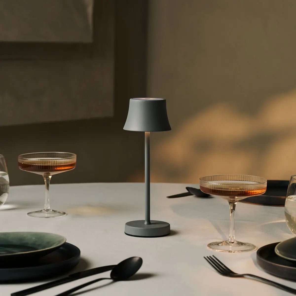 De pijp mini muis grijs oplaadbare tafellamp - draadloos opladen, dimbare lamp en 3 lichte kleuren