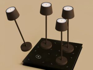 Combi Set Professional-4 X Vondel Mini Mocha Brown Oplaadbare tafellampen & 1 x Amstel Wireless Laying Station met Q1-Technology