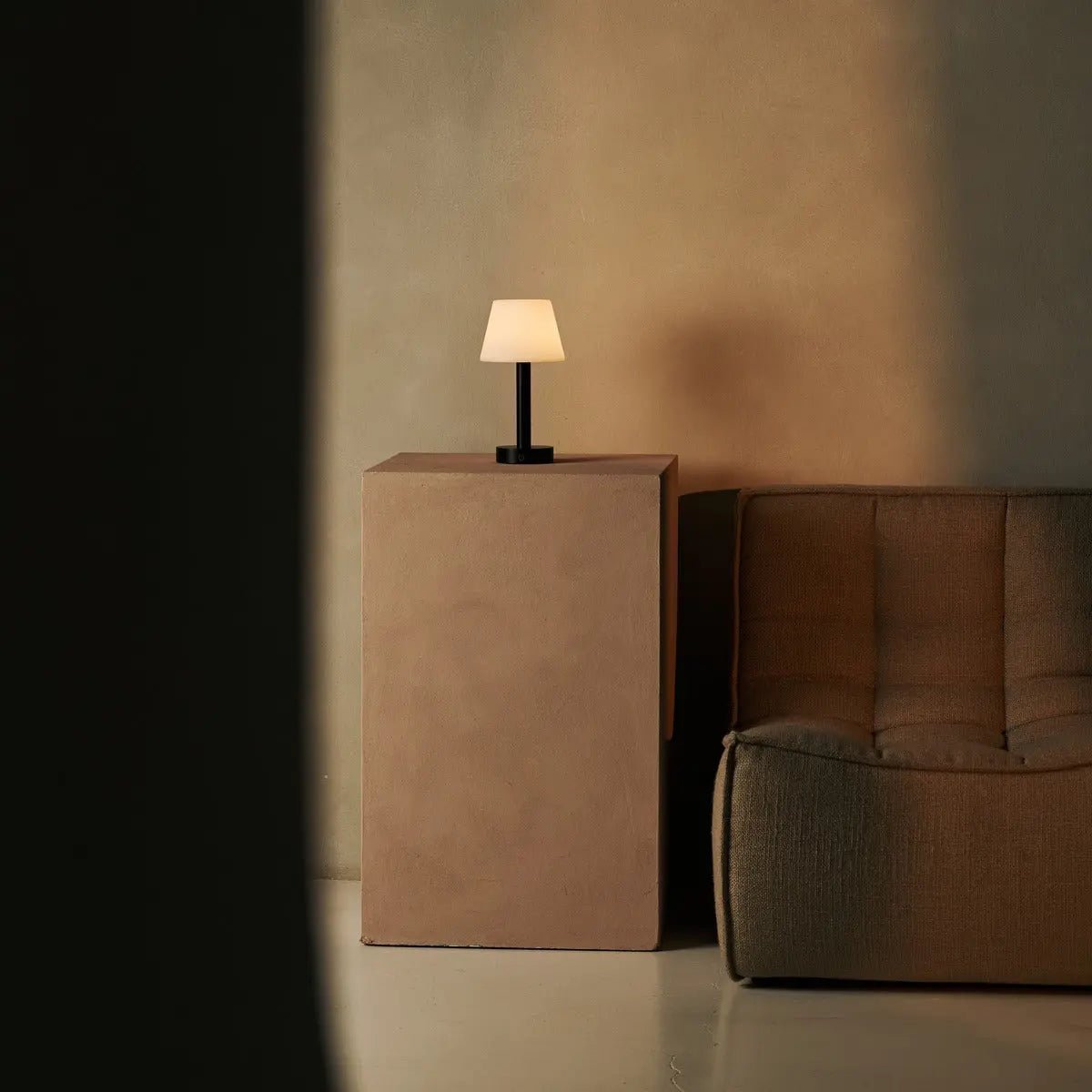 Zoë Zwarte Houten Oplaadbare Tafellamp | Dimbaar en draagbaar | Batterijduur van 80 uur - Afbeelding 16