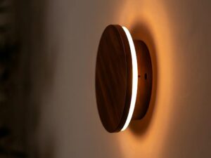 Lou Walnut draadloos wandlicht - oplaadbaar en dimpelbaar met aanraakregeling