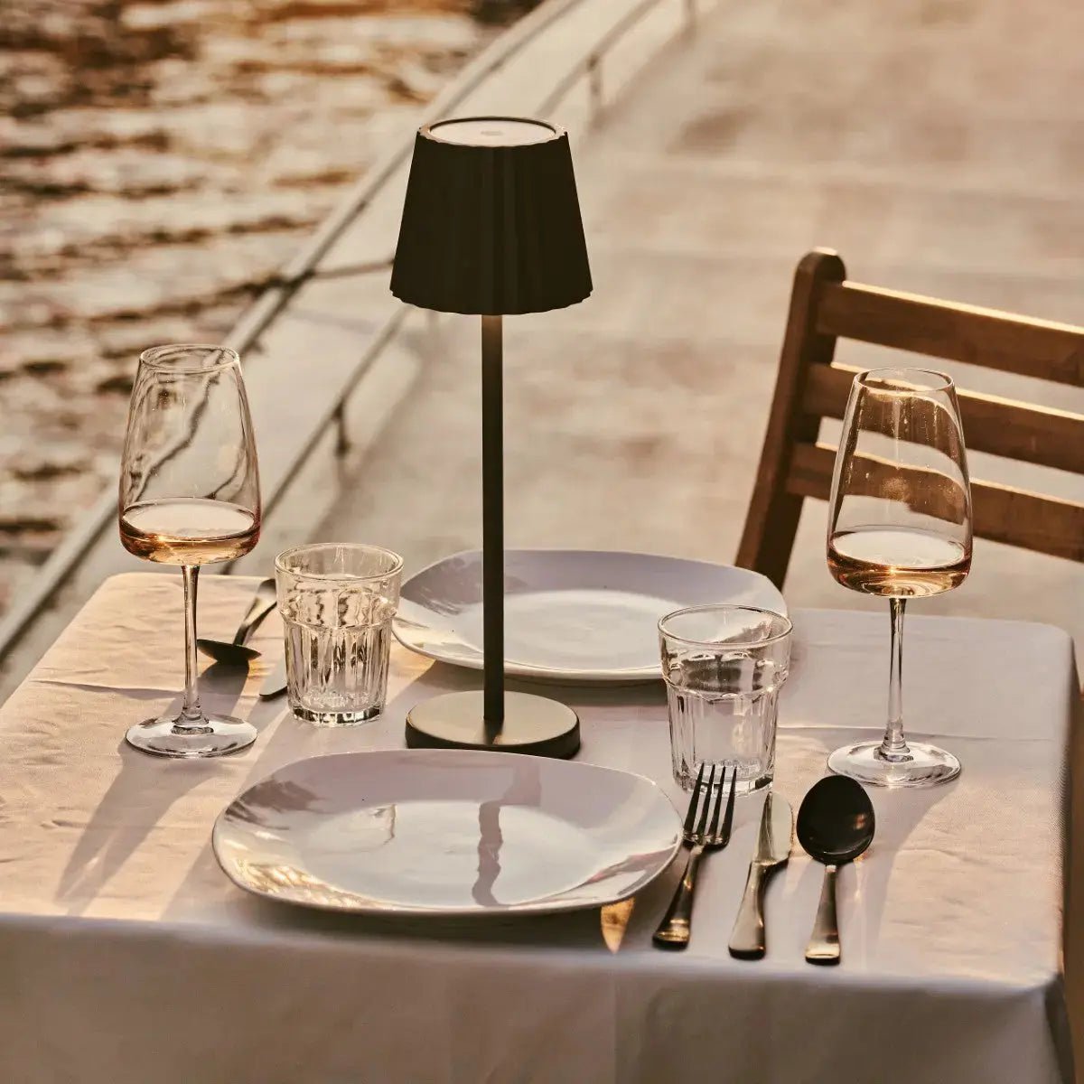 Combi Set Professional-4 x Maya Olive Green Oplaadbare tafellampen en 1 x Amstel Wireless Laying Station met Qi-Technology - Afbeelding 13