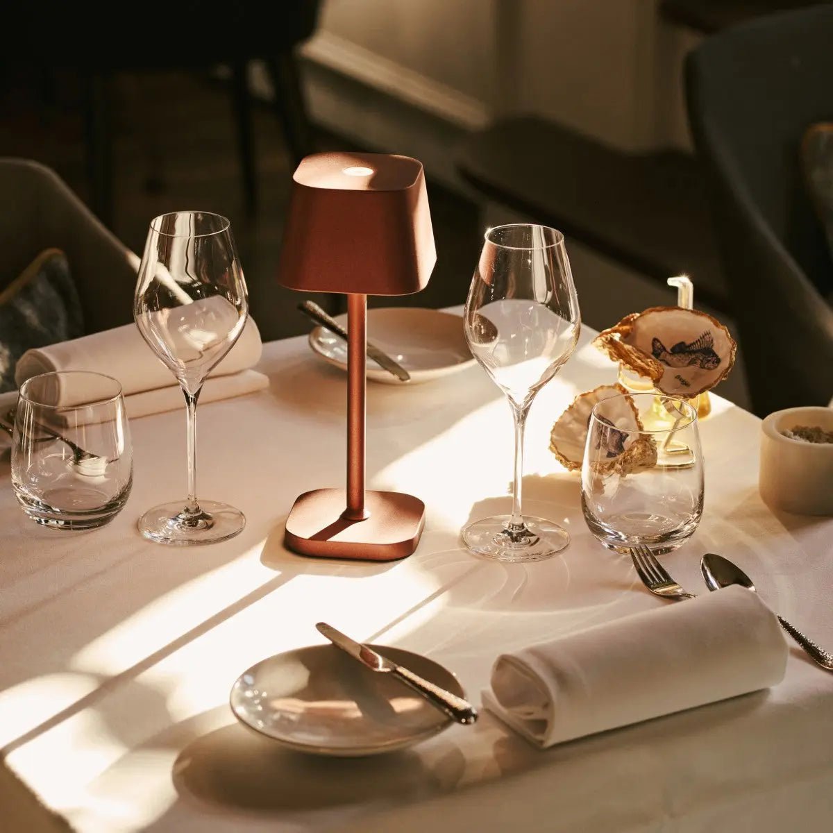 Ava Bronze - Oplaadbare tafellamp | Stijlvol, draadloos en dimbaar - Afbeelding 5